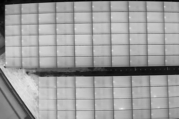 太陽光パネルの赤外線画像