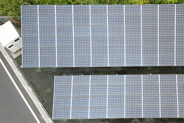 太陽光パネルの写真